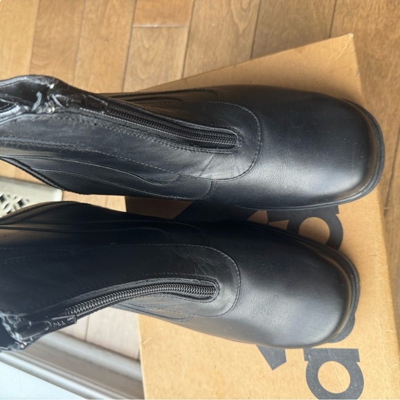 Naturalizer winter boots with fur inside - Picture 9 of 12